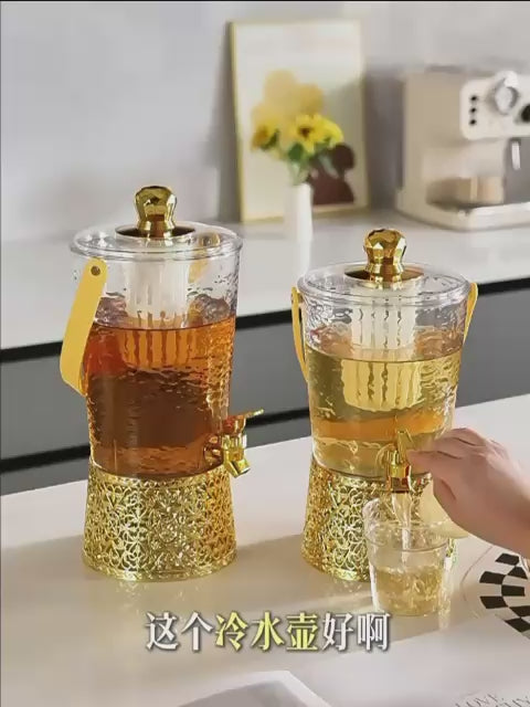 Fontaine en plastique jus où boisson doré et blanc